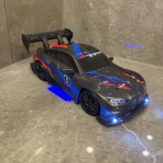 Speedek™ NightRacer – Auto RC z potrójnym podświetleniem LED